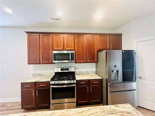 121 Sandcastle CIR, Suffolk, VA 23434