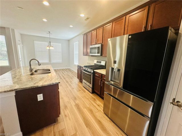 121 Sandcastle CIR, Suffolk, VA 23434