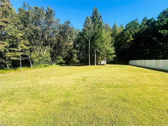 121 Sandcastle CIR, Suffolk, VA 23434