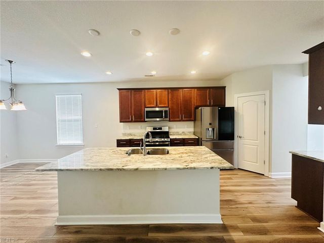 121 Sandcastle CIR, Suffolk, VA 23434