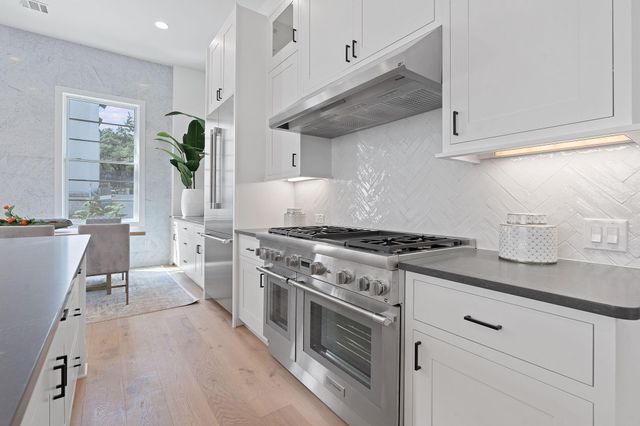 1719 Spyglass DR 6, Austin, TX 78746