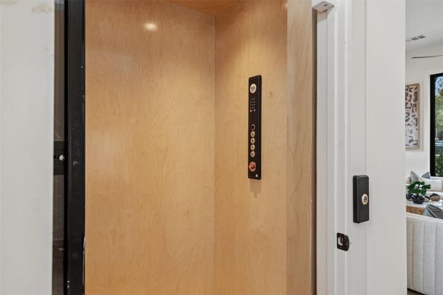 1719 Spyglass DR 6, Austin, TX 78746