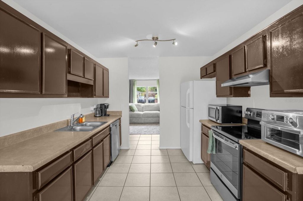 Image 12 of property listing at 6125 ROCKY TRAIL, Orlando, FL 32808