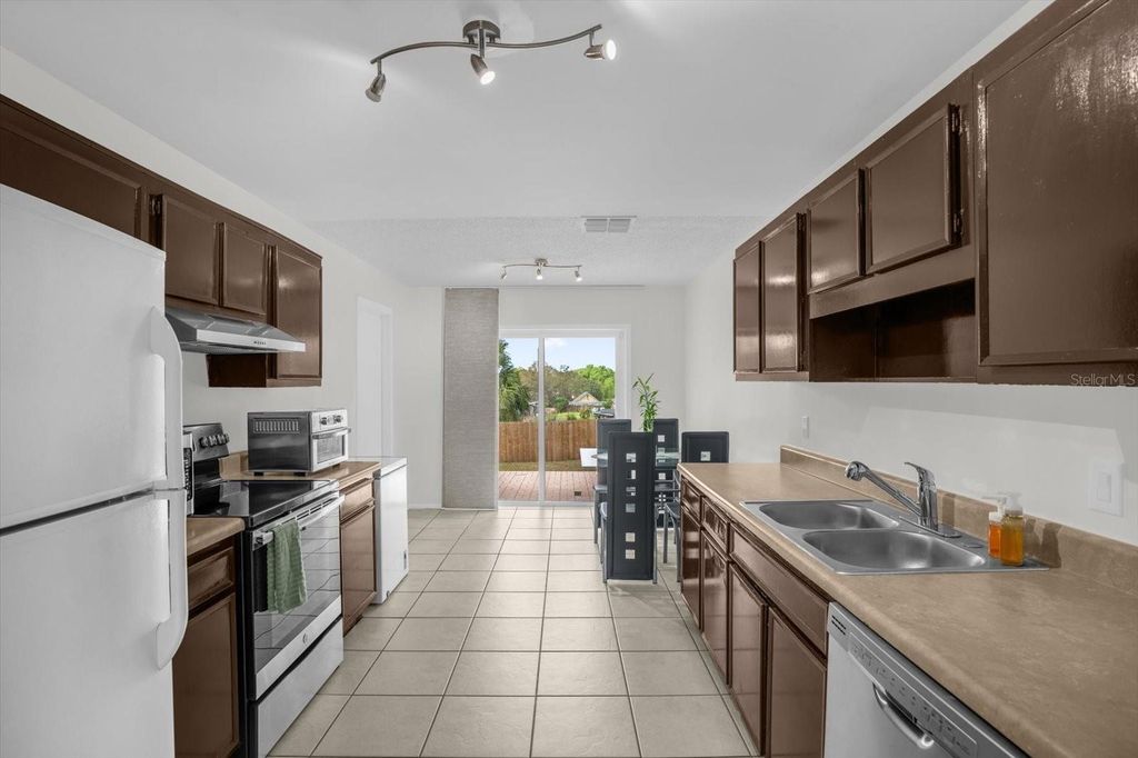 Image 8 of property listing at 6125 ROCKY TRAIL, Orlando, FL 32808
