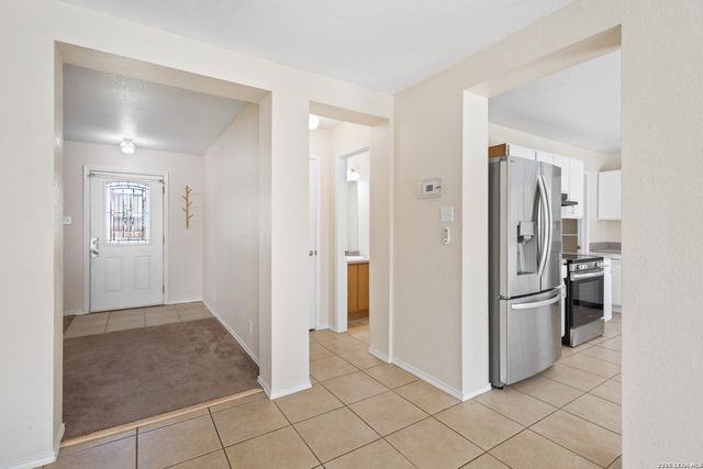 372 COPPER HILL DR, New Braunfels, TX 78130