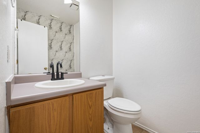 372 COPPER HILL DR, New Braunfels, TX 78130