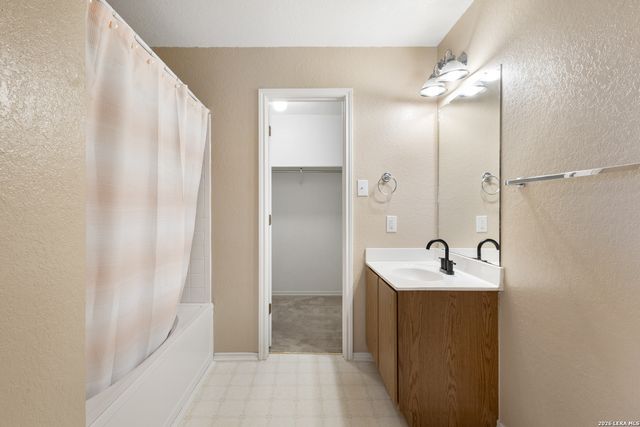 372 COPPER HILL DR, New Braunfels, TX 78130