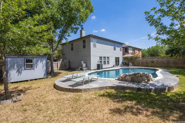372 COPPER HILL DR, New Braunfels, TX 78130