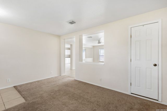 372 COPPER HILL DR, New Braunfels, TX 78130