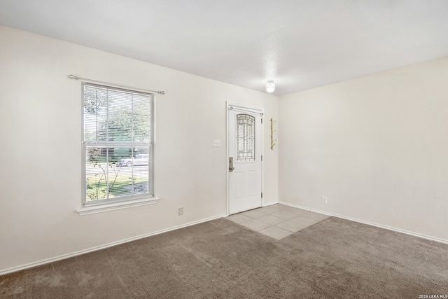 372 COPPER HILL DR, New Braunfels, TX 78130
