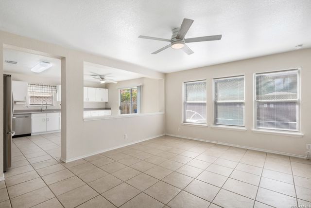 372 COPPER HILL DR, New Braunfels, TX 78130