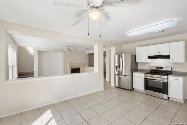 372 COPPER HILL DR, New Braunfels, TX 78130