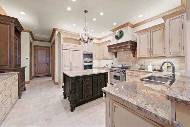 15613 Via Sierra, Edmond, OK 73013