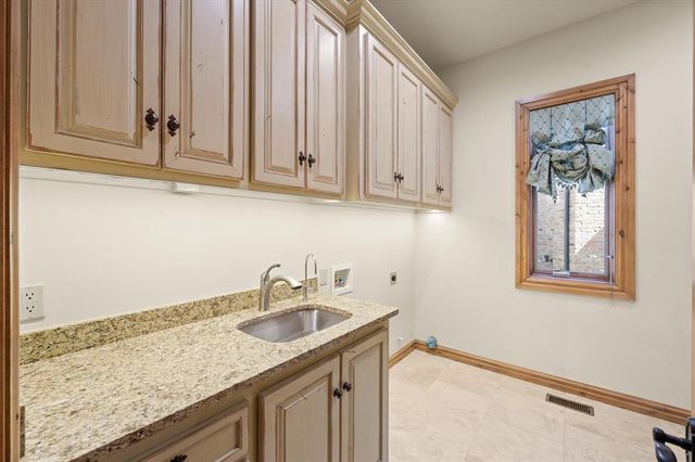 15613 Via Sierra, Edmond, OK 73013