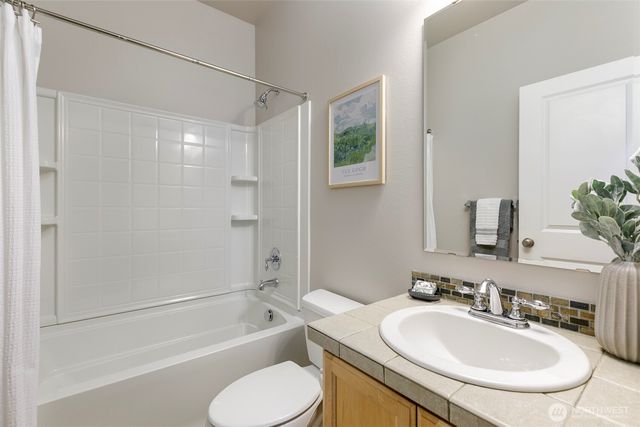 19923 10th Avenue W, Lynnwood, WA 98036