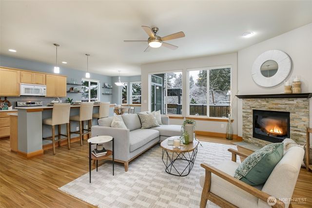 19923 10th Avenue W, Lynnwood, WA 98036