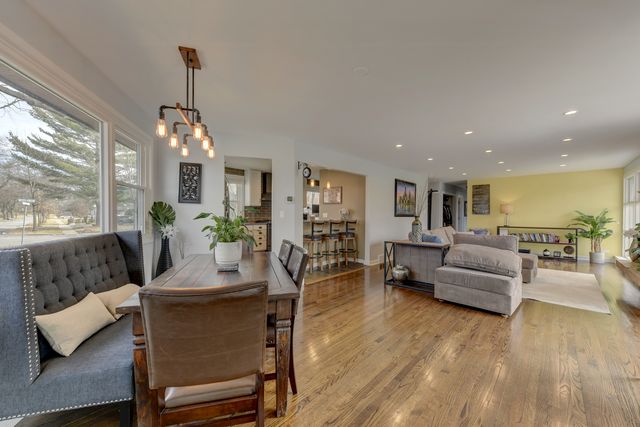 712 Gardner Road, Flossmoor, IL 60422