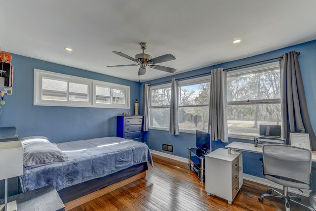 712 Gardner Road, Flossmoor, IL 60422