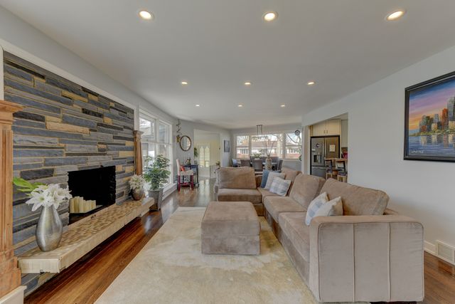 712 Gardner Road, Flossmoor, IL 60422