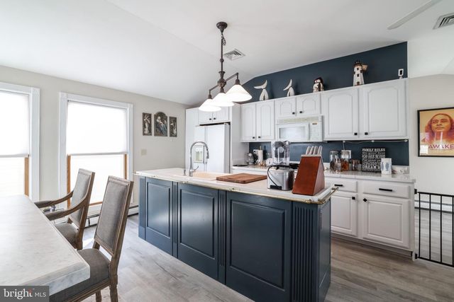 8 W CAROLINA AVE, Long Beach Township, NJ 08008