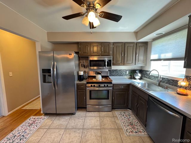 32440 Firwood Drive, Warren, MI 48088