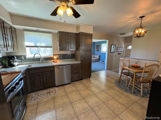 32440 Firwood Drive, Warren, MI 48088