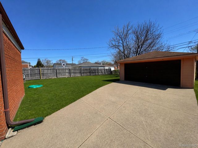 32440 Firwood Drive, Warren, MI 48088