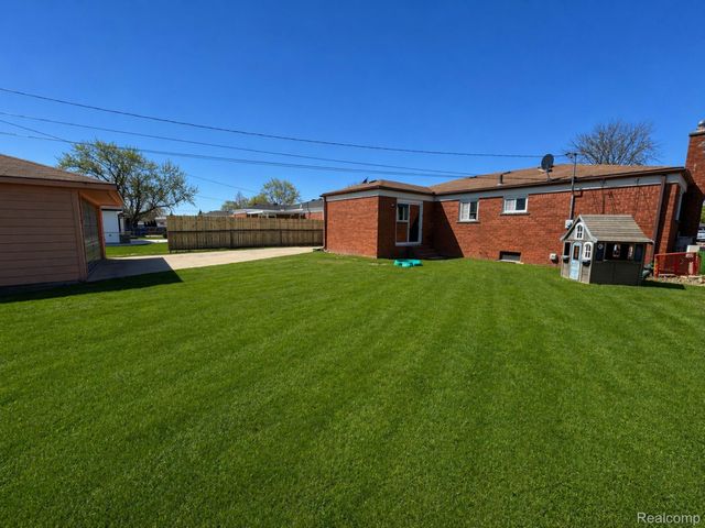 32440 Firwood Drive, Warren, MI 48088