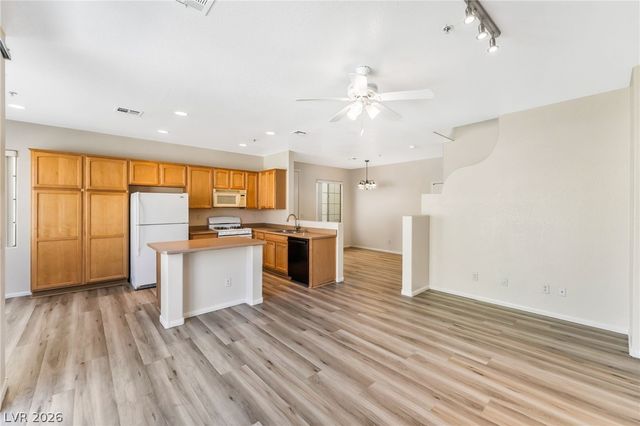 6425 BUTTERCUP CREEK Street, North Las Vegas, NV 89084