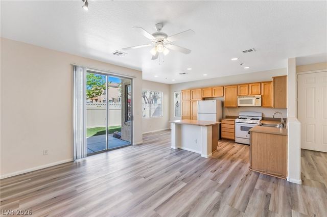 6425 BUTTERCUP CREEK Street, North Las Vegas, NV 89084