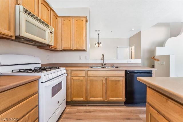 6425 BUTTERCUP CREEK Street, North Las Vegas, NV 89084