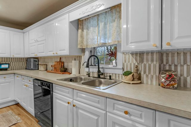 104 East Robberson Street, Willard, MO 65781