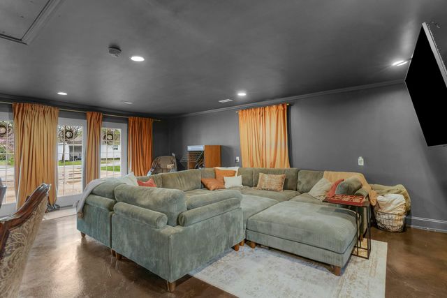 104 East Robberson Street, Willard, MO 65781