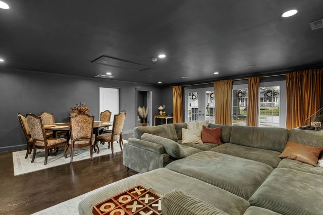 104 East Robberson Street, Willard, MO 65781