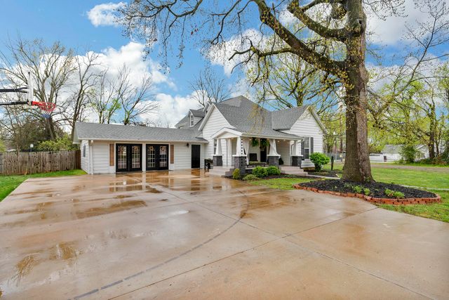 104 East Robberson Street, Willard, MO 65781