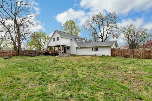 104 East Robberson Street, Willard, MO 65781