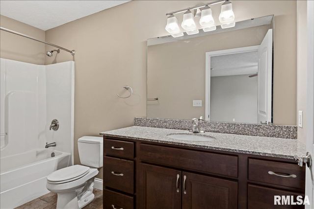 418 E SPRUCE Street, Chatham, IL 62629