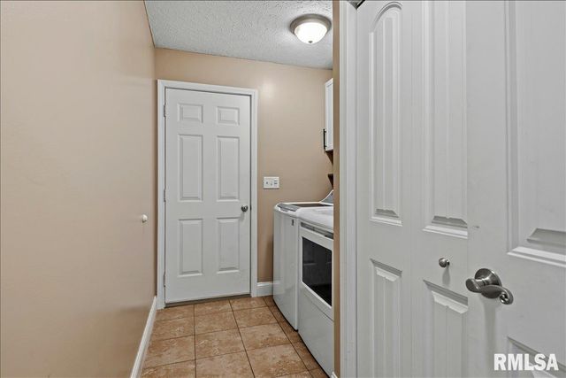 418 E SPRUCE Street, Chatham, IL 62629