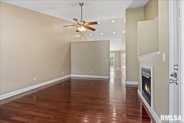 418 E SPRUCE Street, Chatham, IL 62629