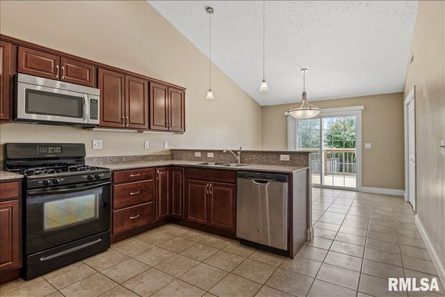 418 E SPRUCE Street, Chatham, IL 62629