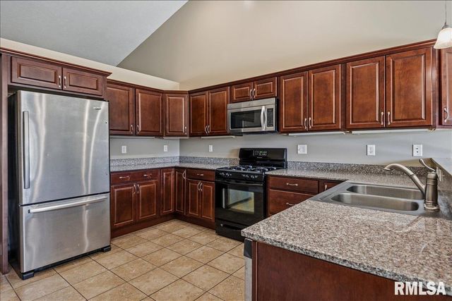 418 E SPRUCE Street, Chatham, IL 62629
