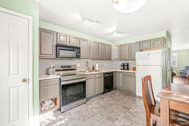 1911 S Ironwood Drive, South Bend, IN 46613