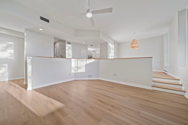 100 Parks St 27, Duxbury, MA 02332