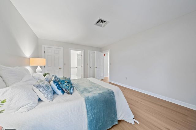 100 Parks St 27, Duxbury, MA 02332
