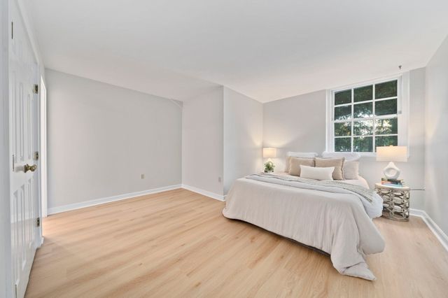 100 Parks St 27, Duxbury, MA 02332