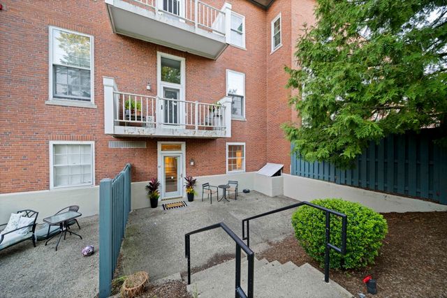 100 Parks St 27, Duxbury, MA 02332