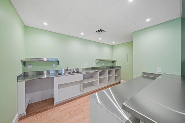 100 Parks St 27, Duxbury, MA 02332