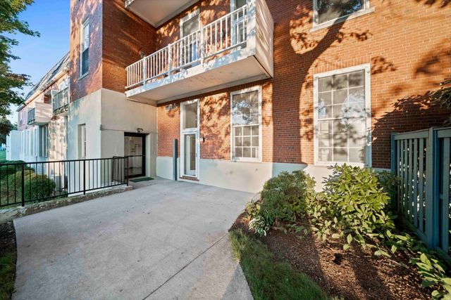 100 Parks St 27, Duxbury, MA 02332