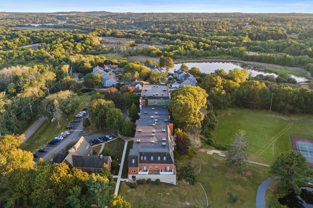 100 Parks St 27, Duxbury, MA 02332