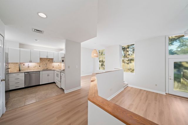 100 Parks St 27, Duxbury, MA 02332